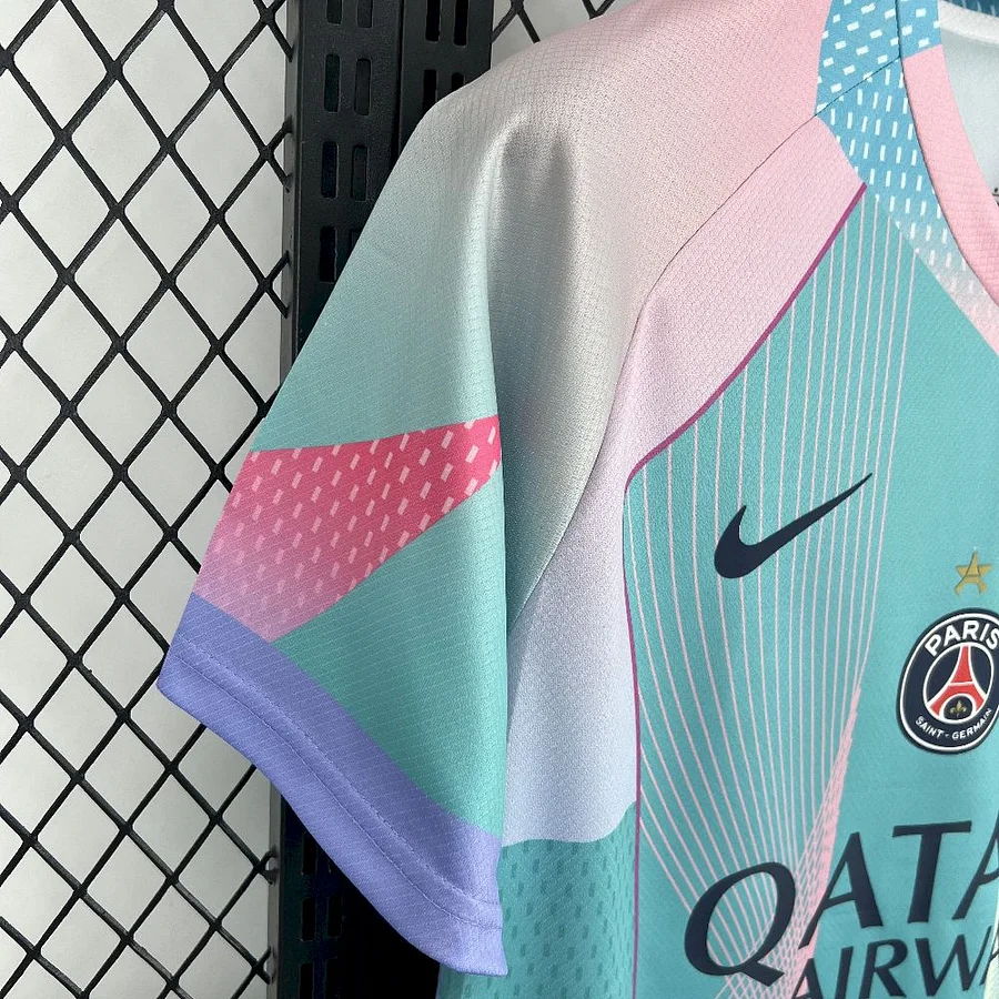 PHOTO : le nouveau maillot domicile a fuité ! - Paris PSG