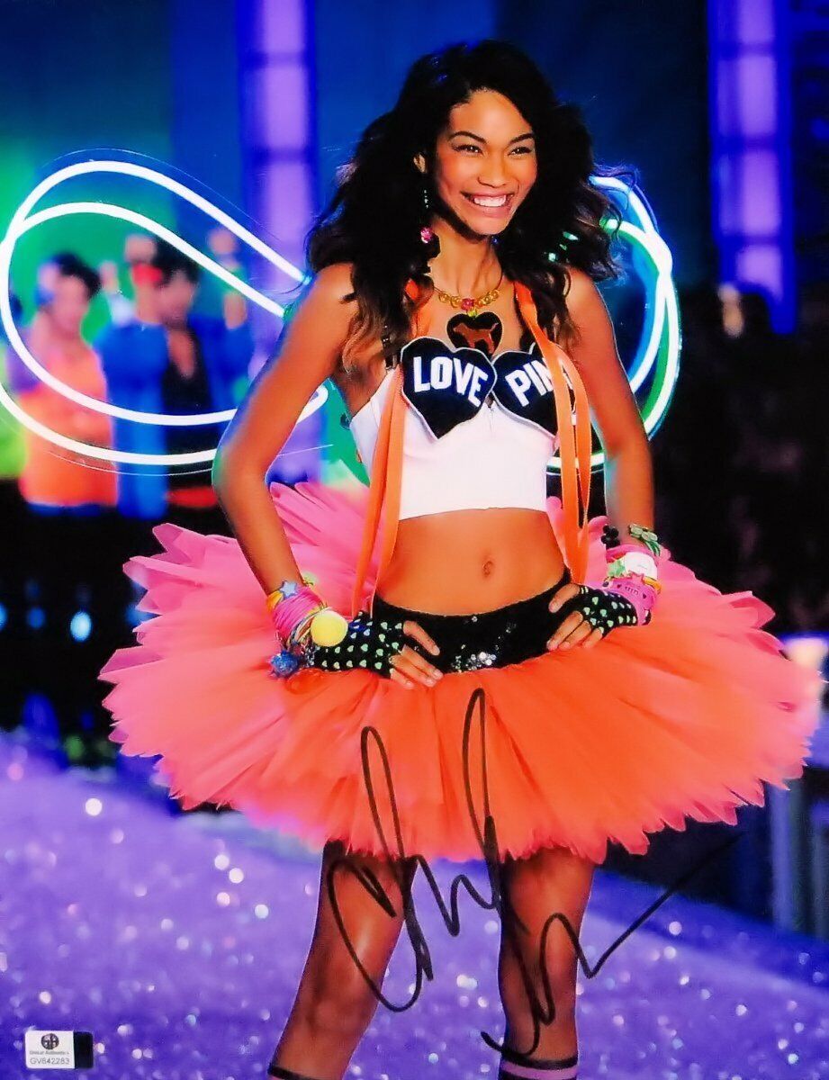 Chanel Iman Signed Autographed 11X14 Photo Poster painting Victoria's Secret GV842283