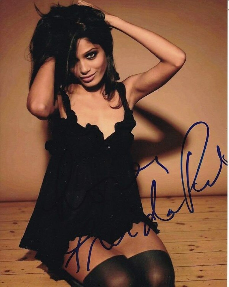 Freida pinto signed autographed sexy lingerie Photo Poster painting