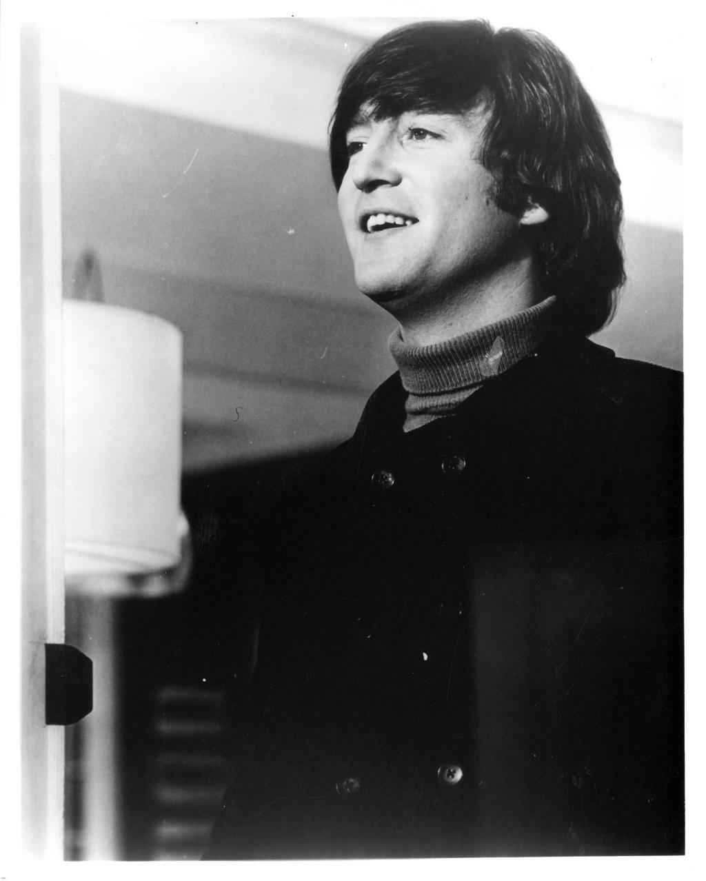 John Lennon Unsigned Glossy 8x10 B/W Photo Poster painting