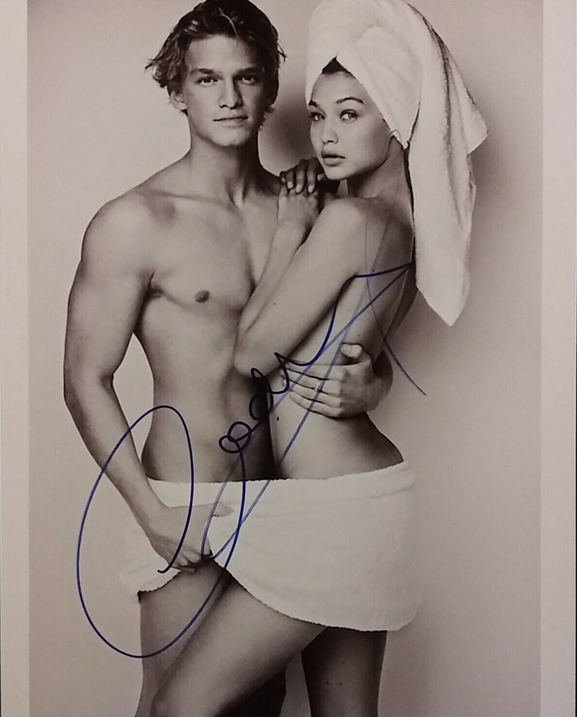 Cody Simpson signed 8 x 10