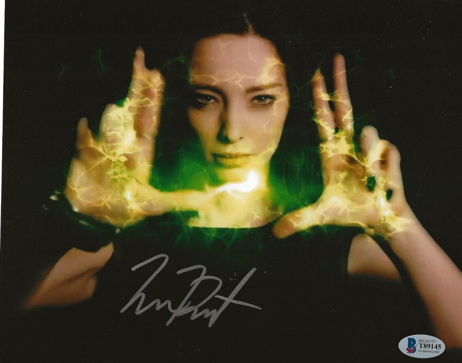 Emma Dumont signed The Gifted 8x10 Photo Poster painting autographed Lorna Dane Polaris Beckett