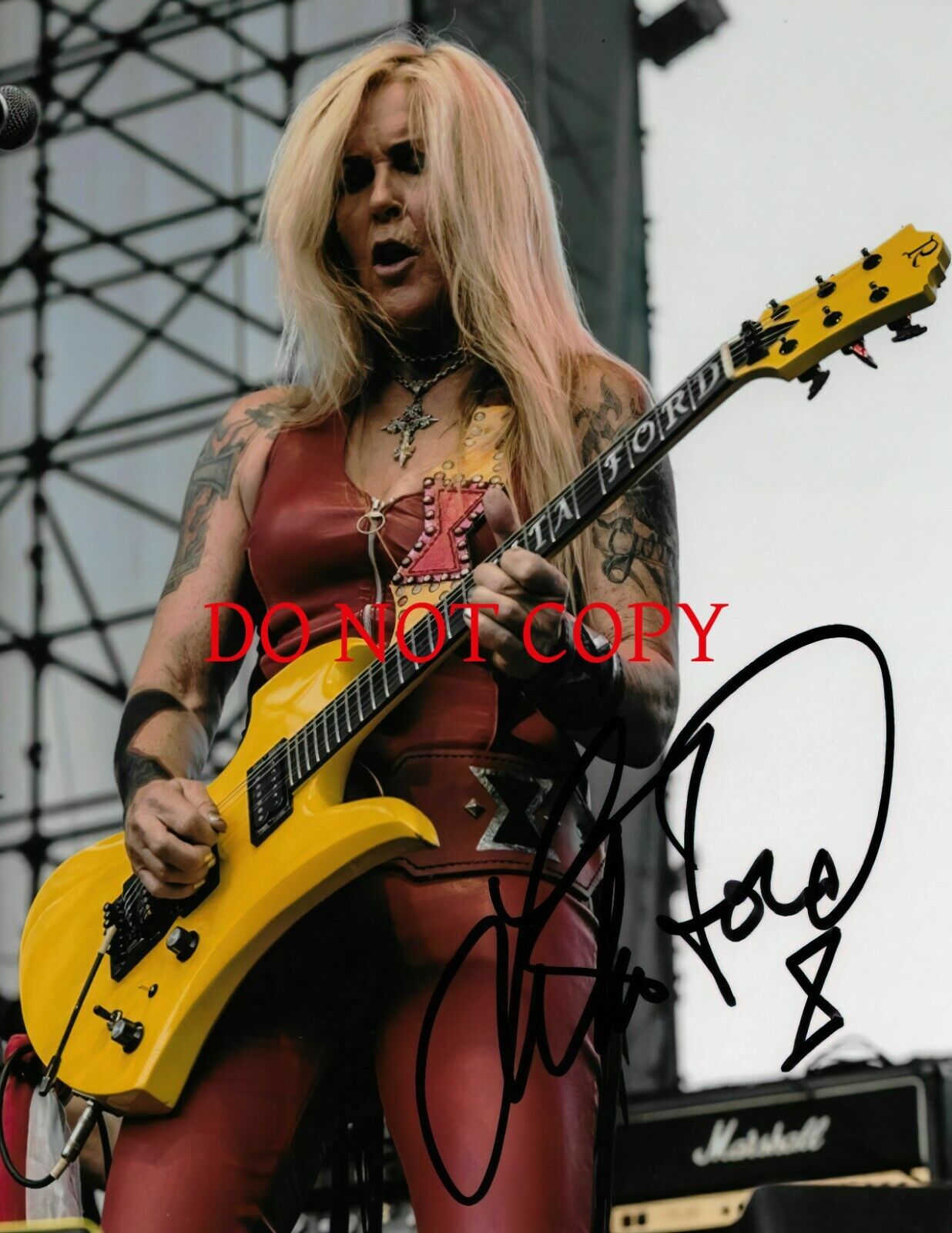 Lita Ford - Autographed Signed 8 x10 Photo Poster painting (Kiss Me Deadly) Reprint