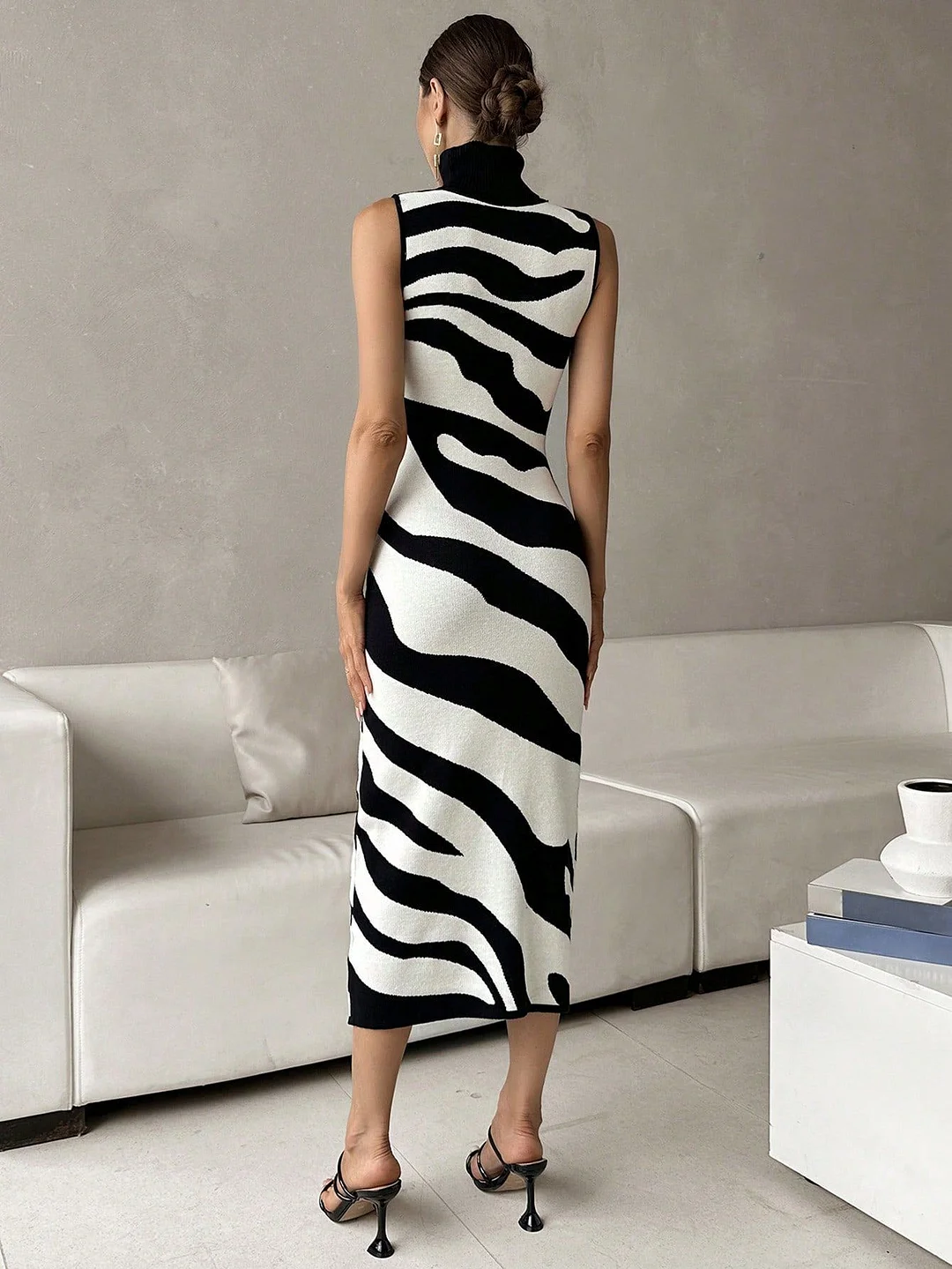 Nigikala Nigikala High-Neckless Sleeveless Striped Bag-Butyle Slimmed Sexy Knitted Dress Woman