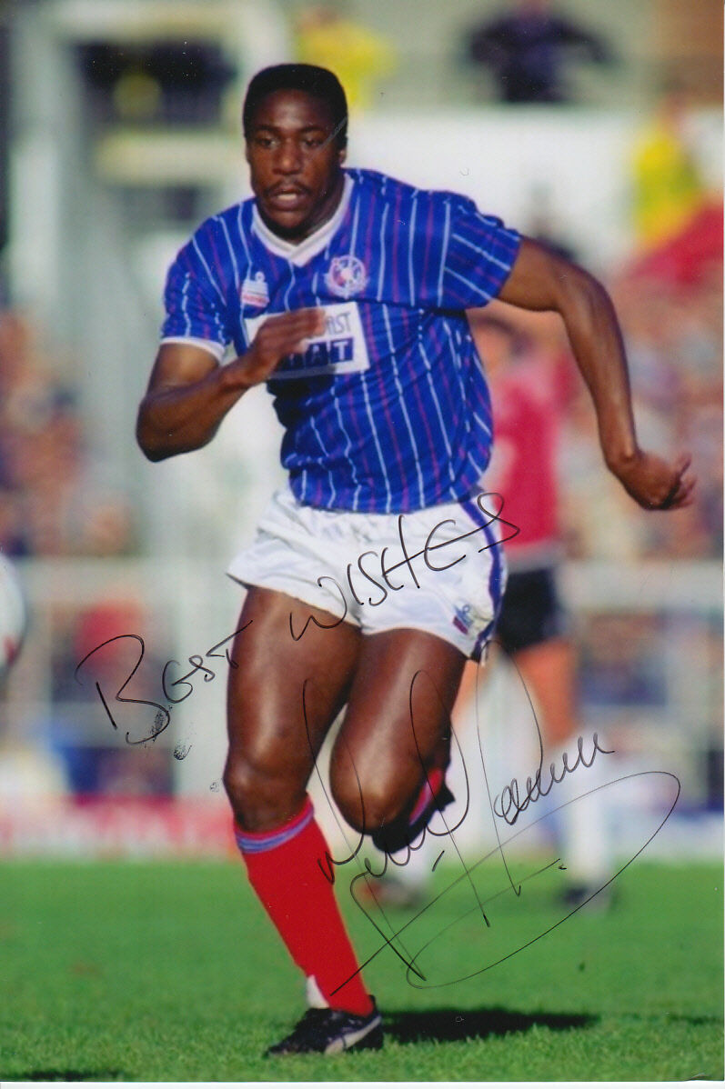 PORTSMOUTH HAND SIGNED TERRY CONNOR 6X4 Photo Poster painting 1.