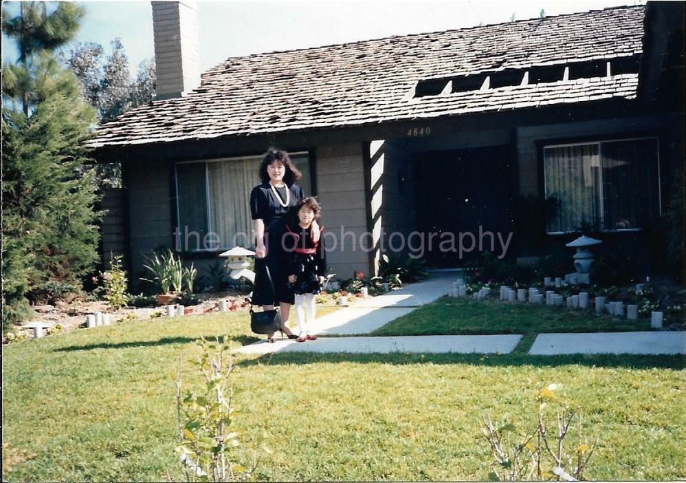 Front Yard Portrait FOUND Photo Poster paintingGRAPH Color MOTHER AND DAUGHTER Vintage 05 8 H