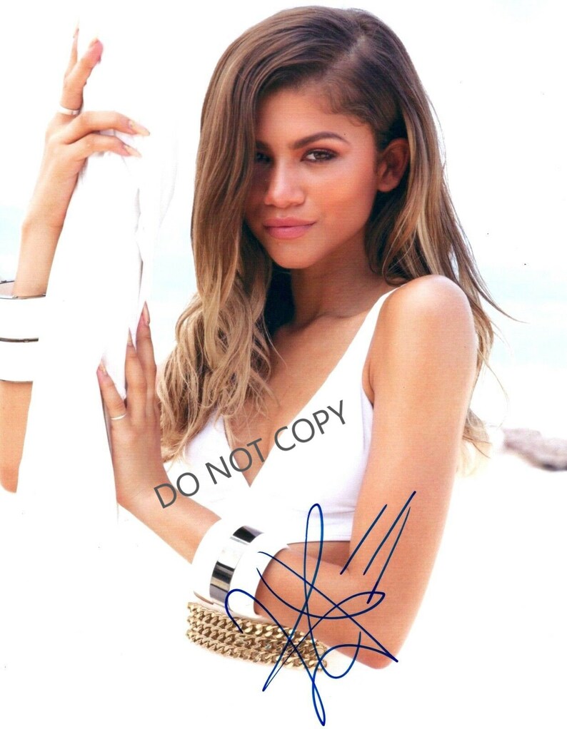 Zendaya 8 x10 20x25 cm Autographed Hand Signed Photo Poster painting