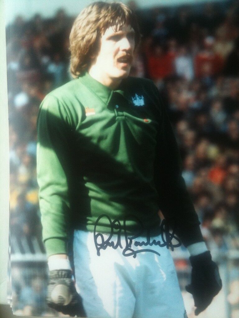 PHIL PARKES - WEST HAM GOALKEEPING LEGEND - SIGNED COLOUR Photo Poster paintingGRAPH