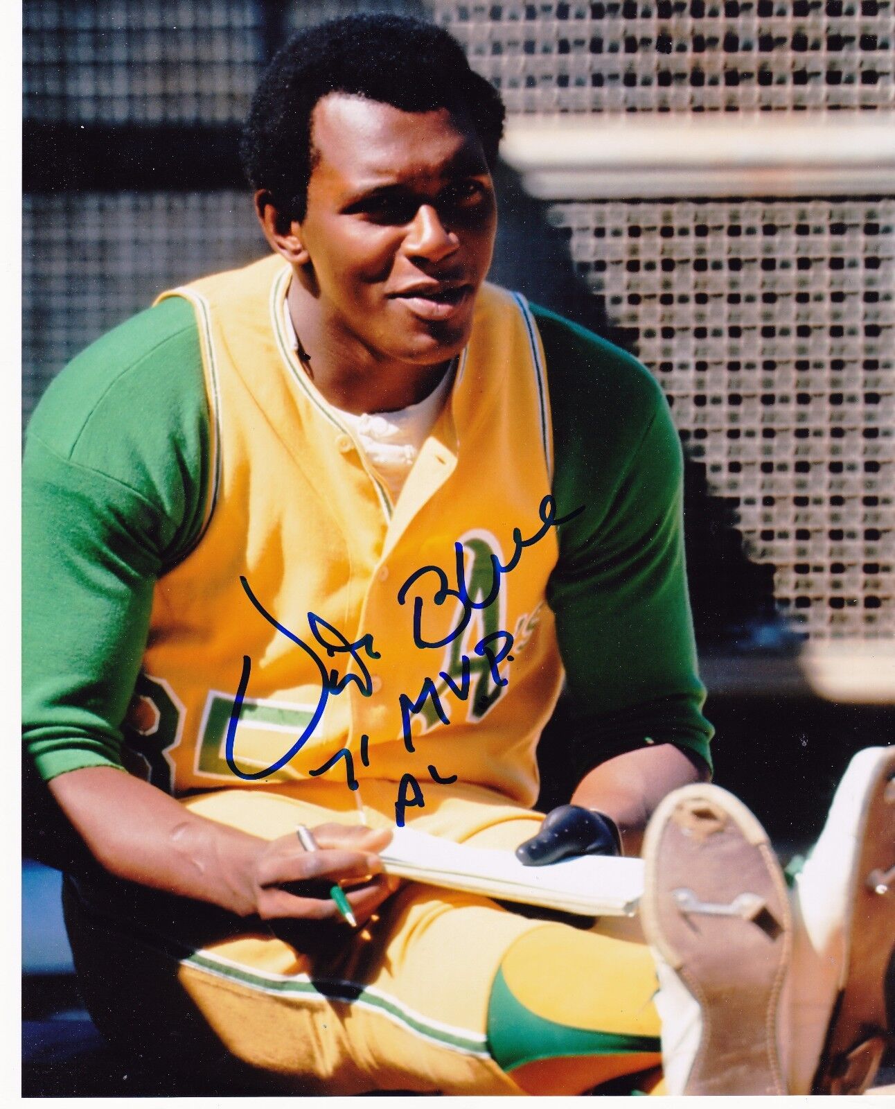 VIDA BLUE OAKLAND A'S 71 AL MVP ACTION SIGNED 8x10