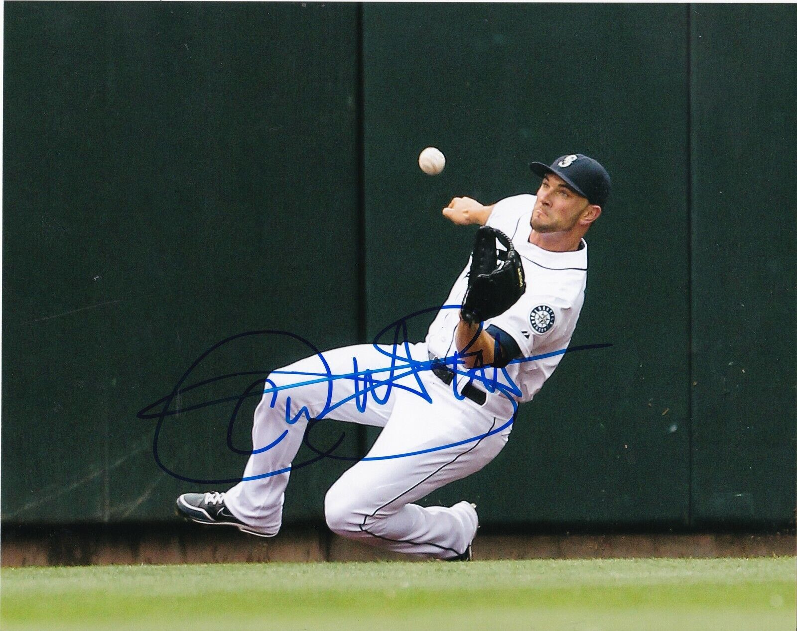 CASPER WELLS SEATTLE MARINERS ACTION SIGNED 8x10