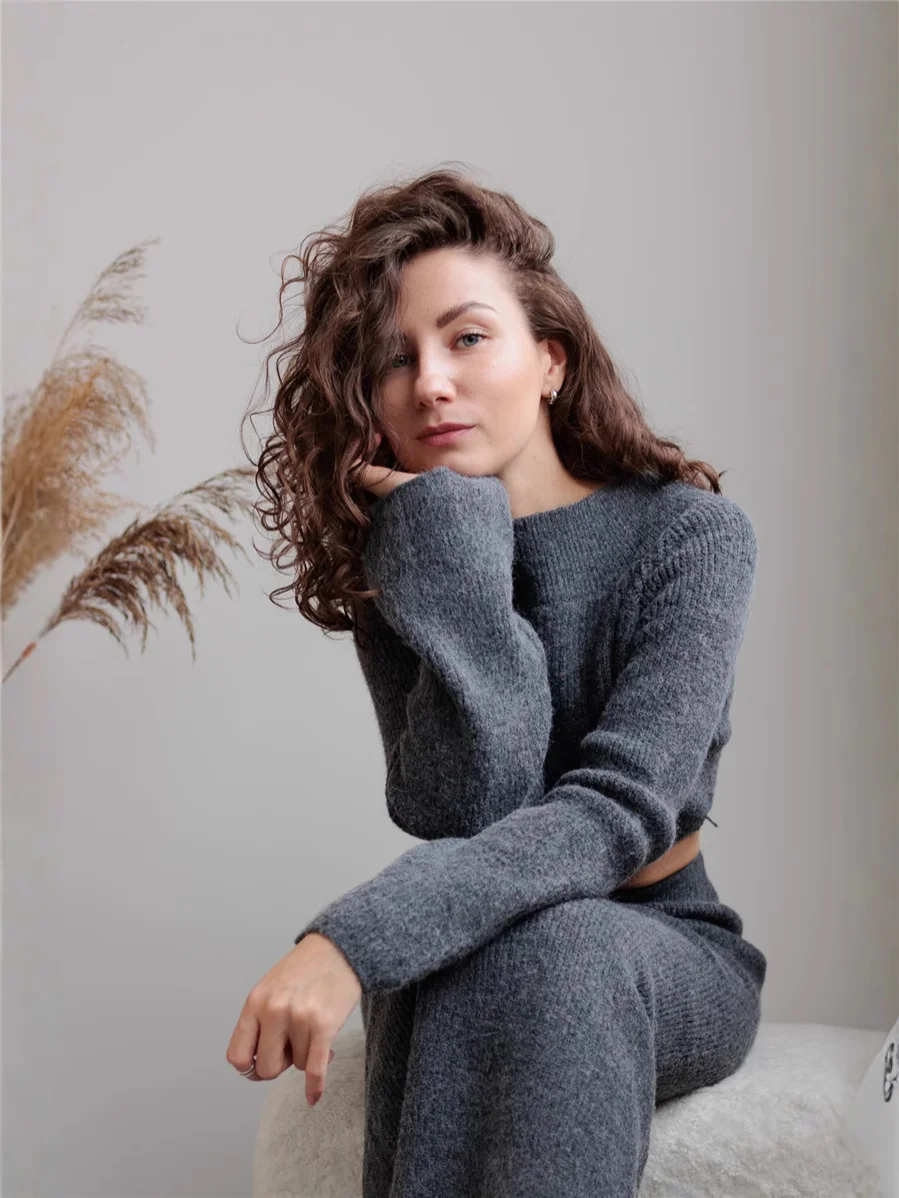 Athvotar Athvotar And Winter 2025 New Hot One-Step Skirt Sweater Set Women's Collar Knitted Top + Left Hip Skirts Ins