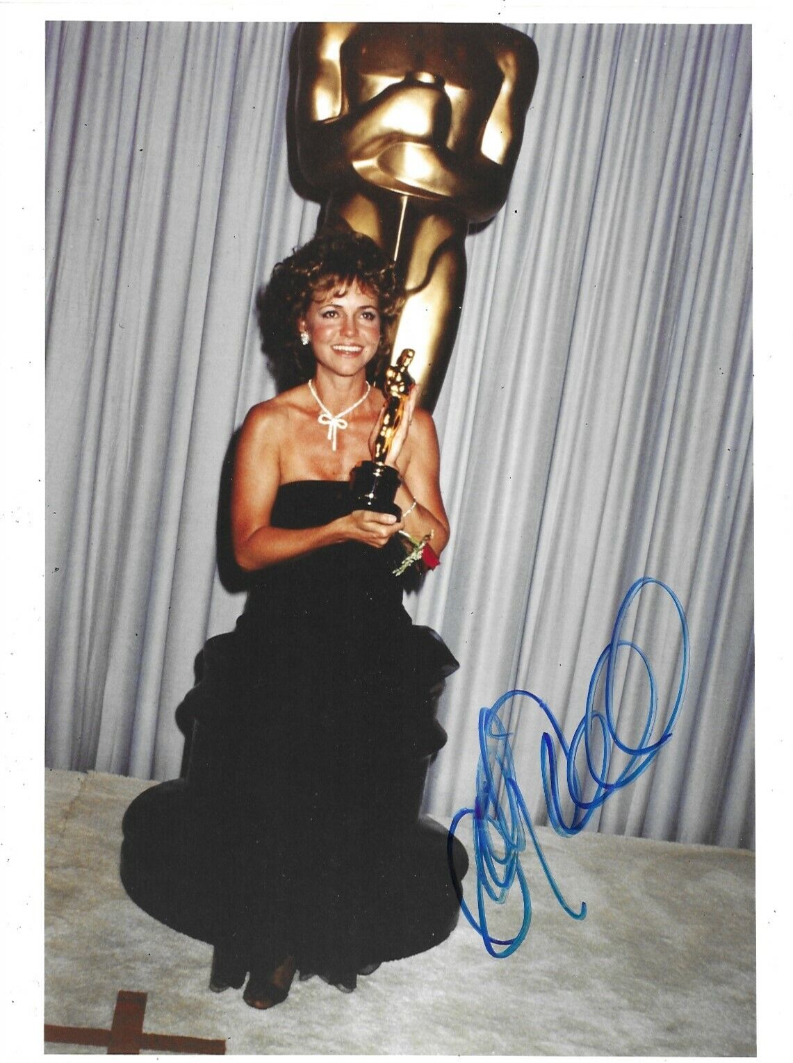 *SALE* Sally Field Signed Academy Award 10x8 Photo Poster painting AFTAL