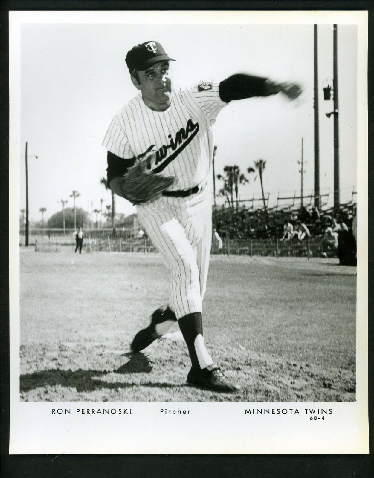 Ron Perranoski Minnesota Twins team issued 1968 Type 1 Press Photo Poster painting