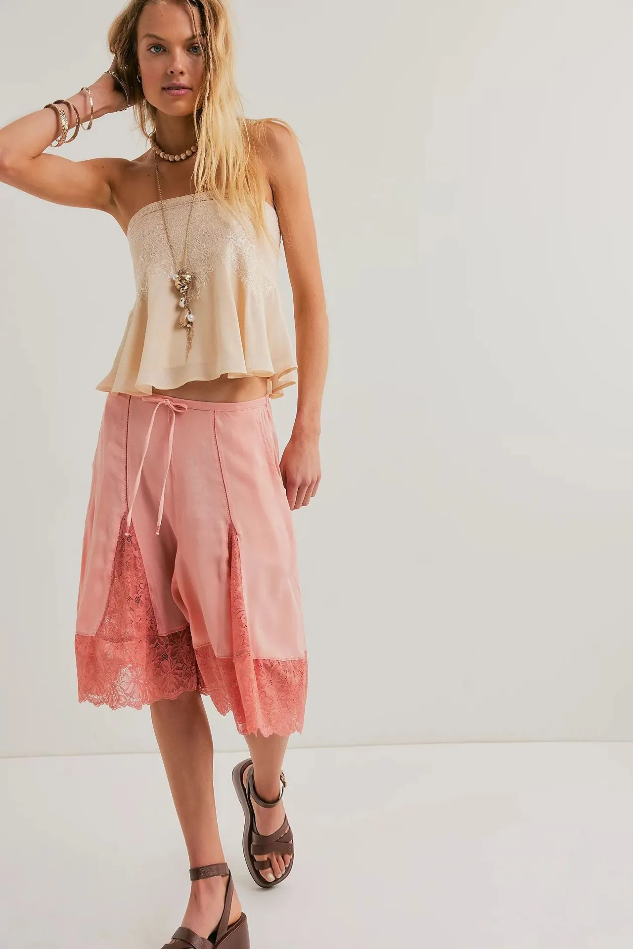Women Drawstring Waist Loose Midi Shorts