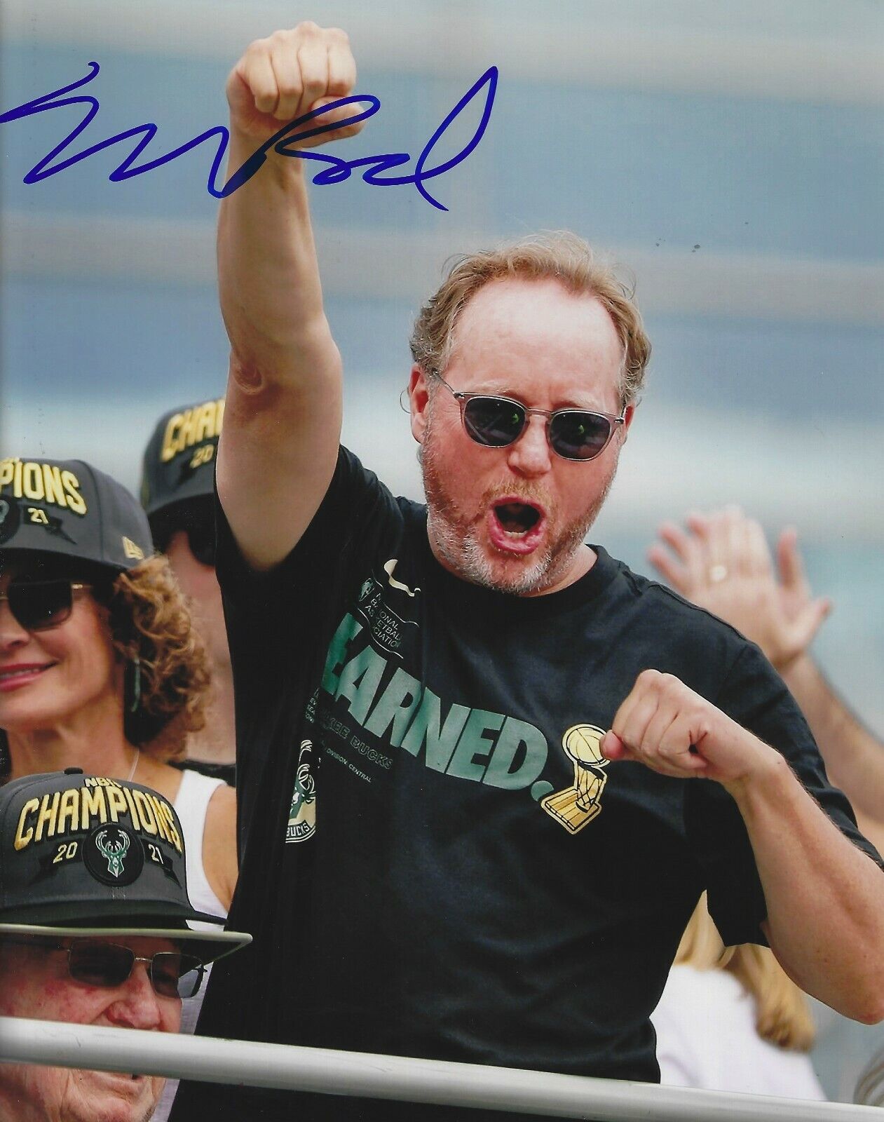 Signed 8x10 MIKE BUDENHOLZER Milwaukee Bucks Autographed Photo Poster painting w/ COA