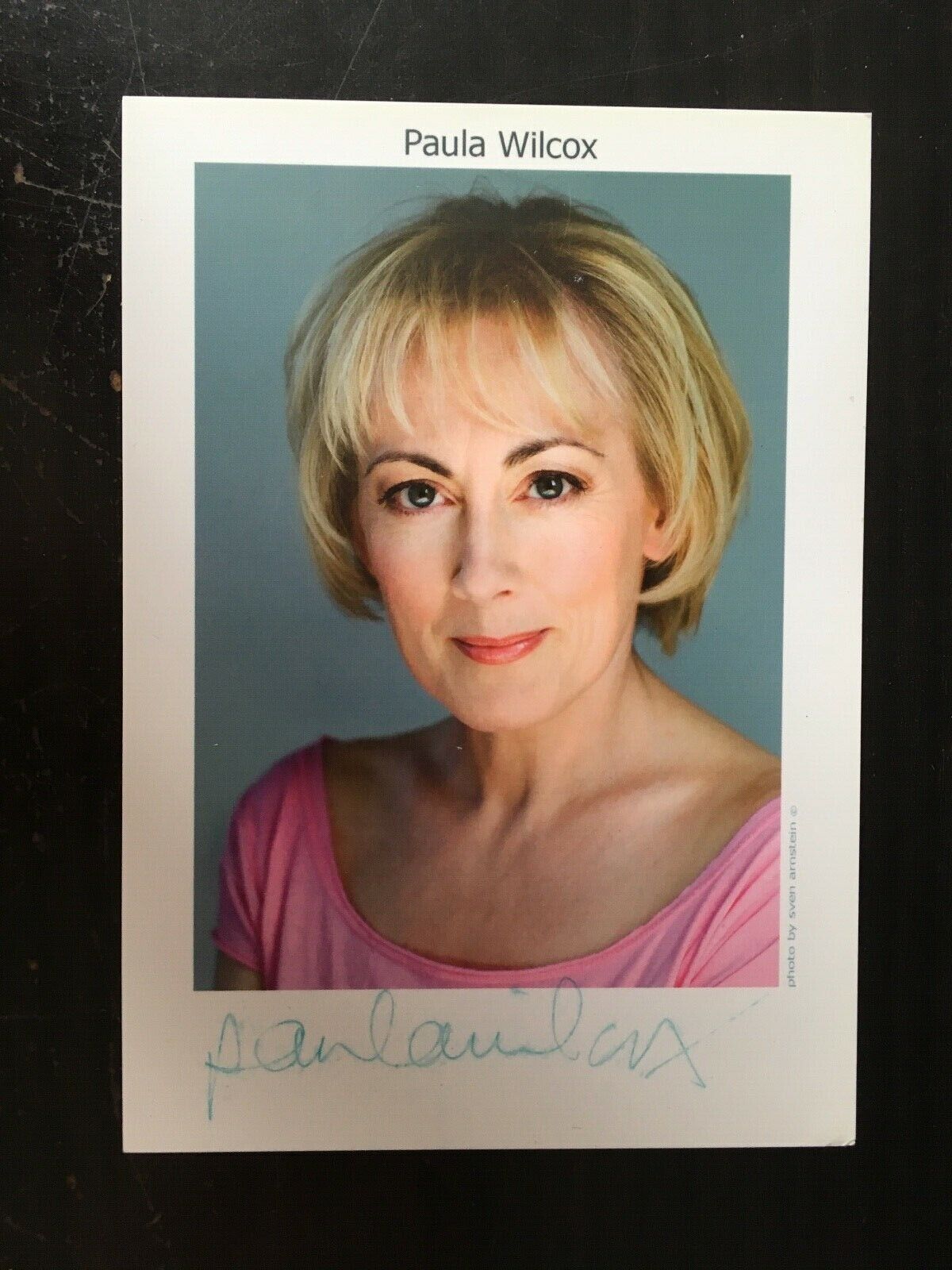 PAULA WILCOX - POPULAR BRITISH ACTRESS - SUPERB SIGNED Photo Poster paintingGRAPH