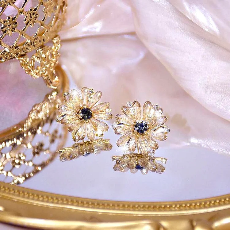 14K Gold Daisy Earrings