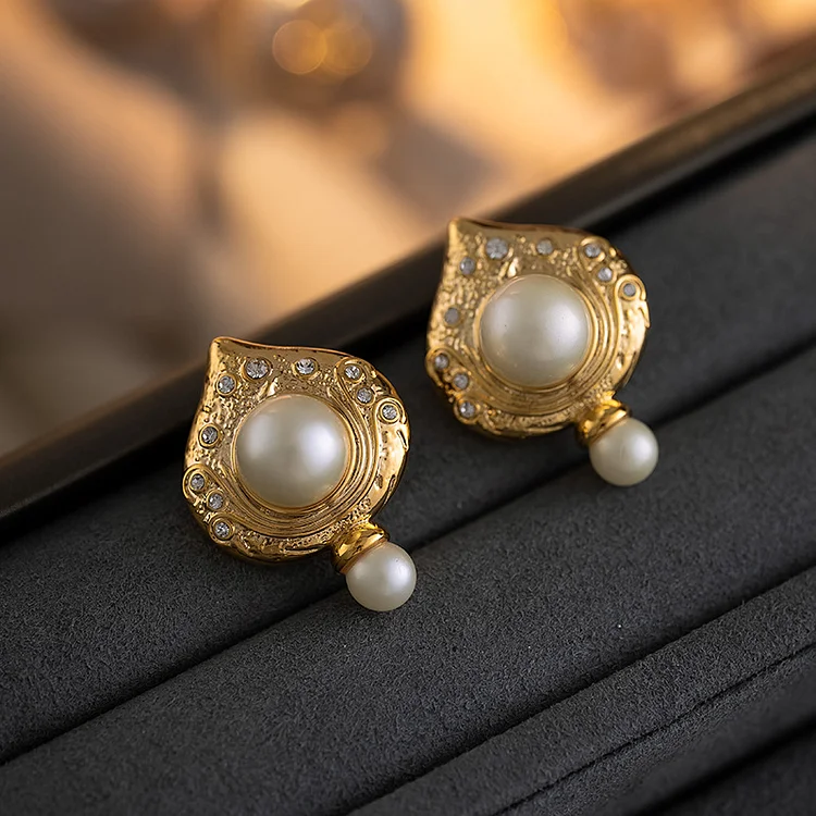 Medieval Peach Heart Earrings