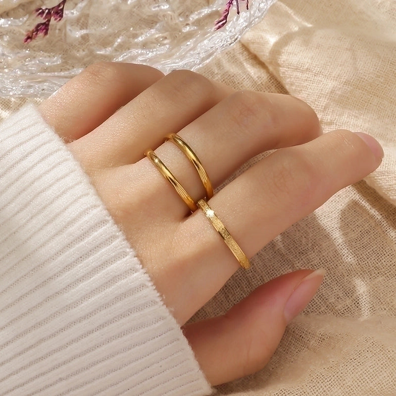 Elegant Classic Style Artistic Round Titanium Steel 18K Gold Plated Polishing Plating Rings