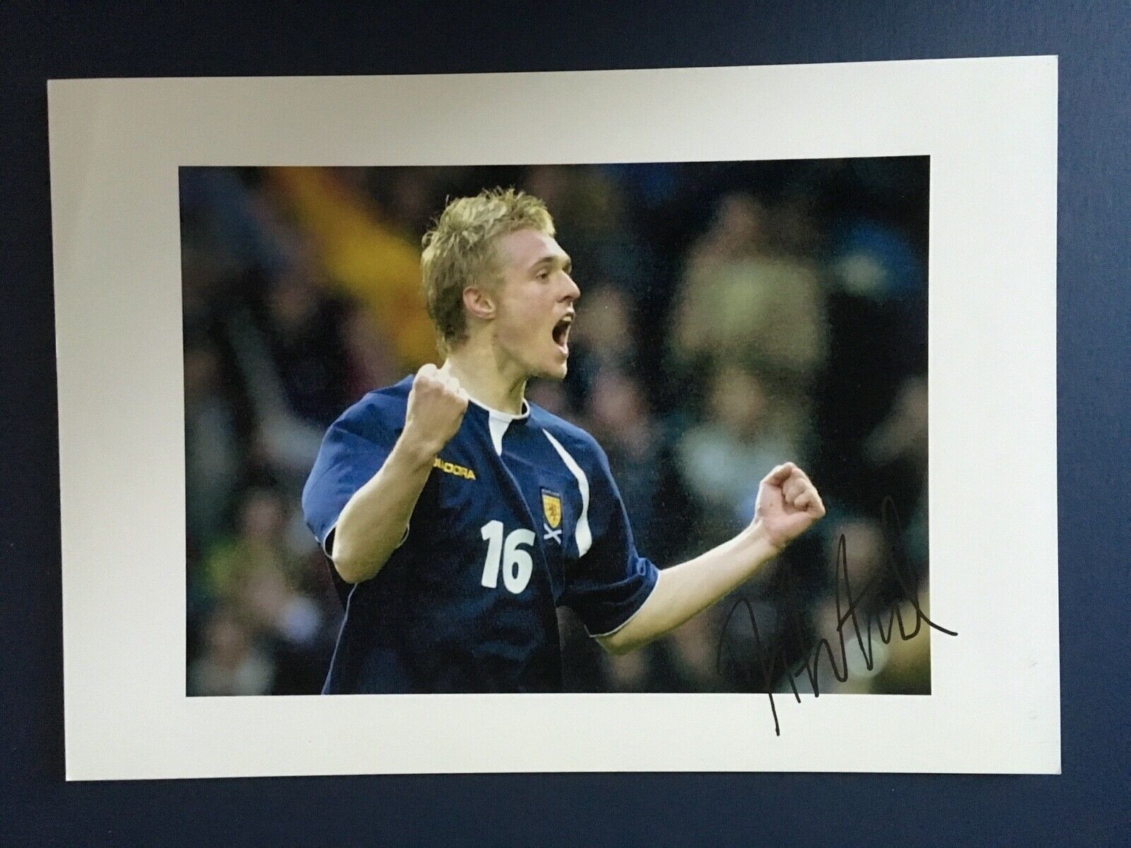 DARREN FLETCHER - SCOTLAND INTERNATIONAL FOOTBALLER - SUPERB SIGNED Photo Poster painting