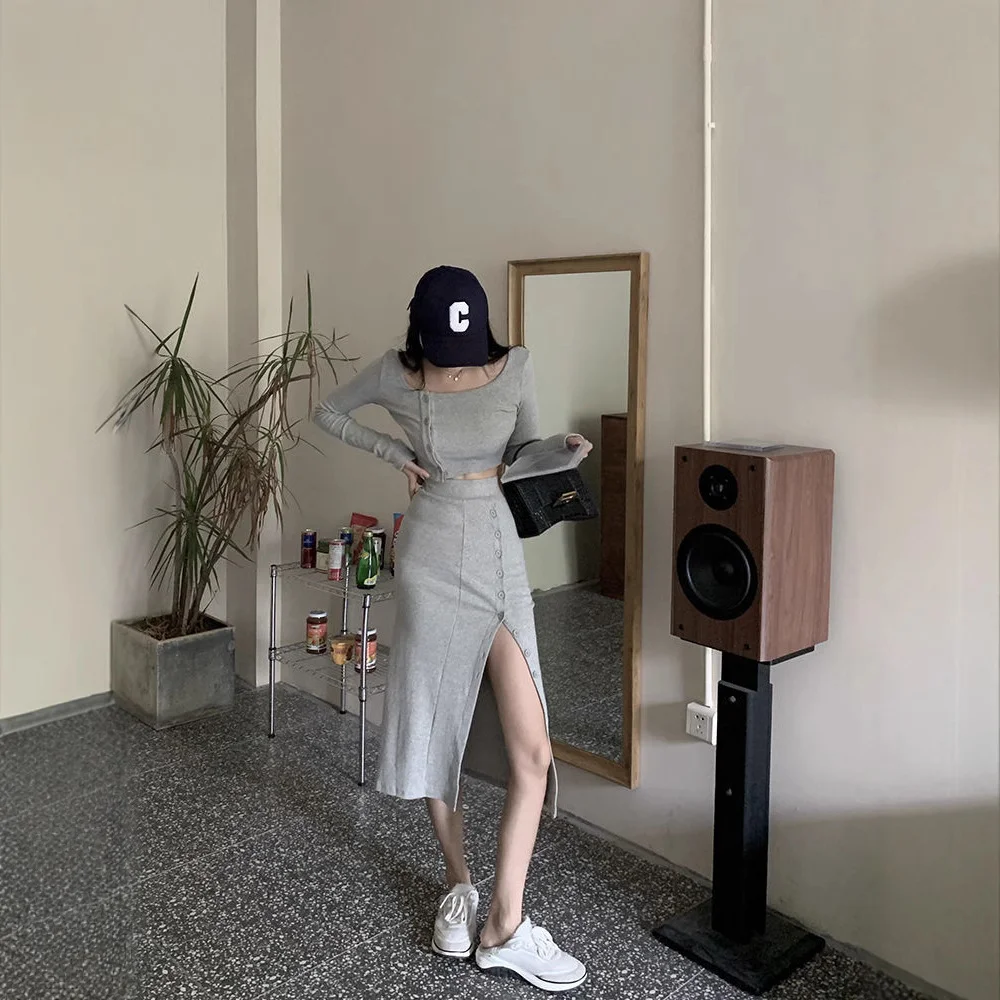 Uveng Uveng New Suit Hottie Exposed Umbilled Long-Sleeved Top + High Waist Open Half-Body Bag Skirt Two Sets