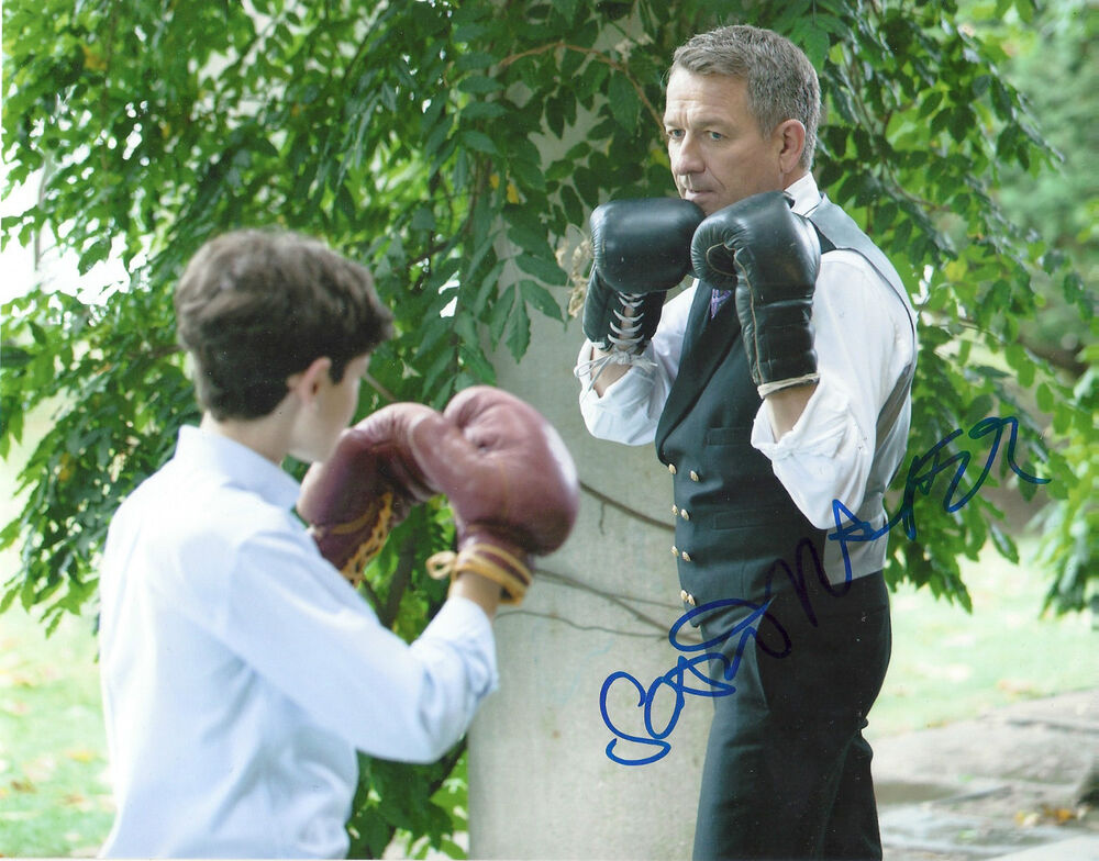 SEAN PERTWEE 'GOTHAM' ALFRED PENNYWORTH SIGNED 8X10 PICTURE *COA 1