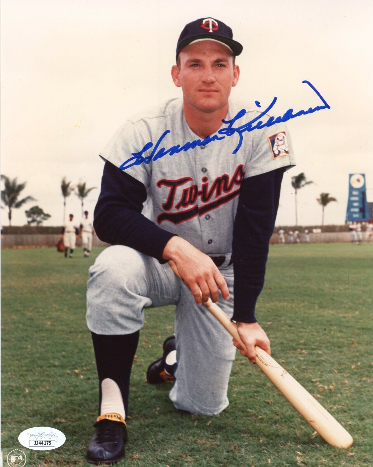 Harmon Killebrew Signed 8x10 Photo Poster painting JSA COA Autograph Minnesota Twins Kneeling