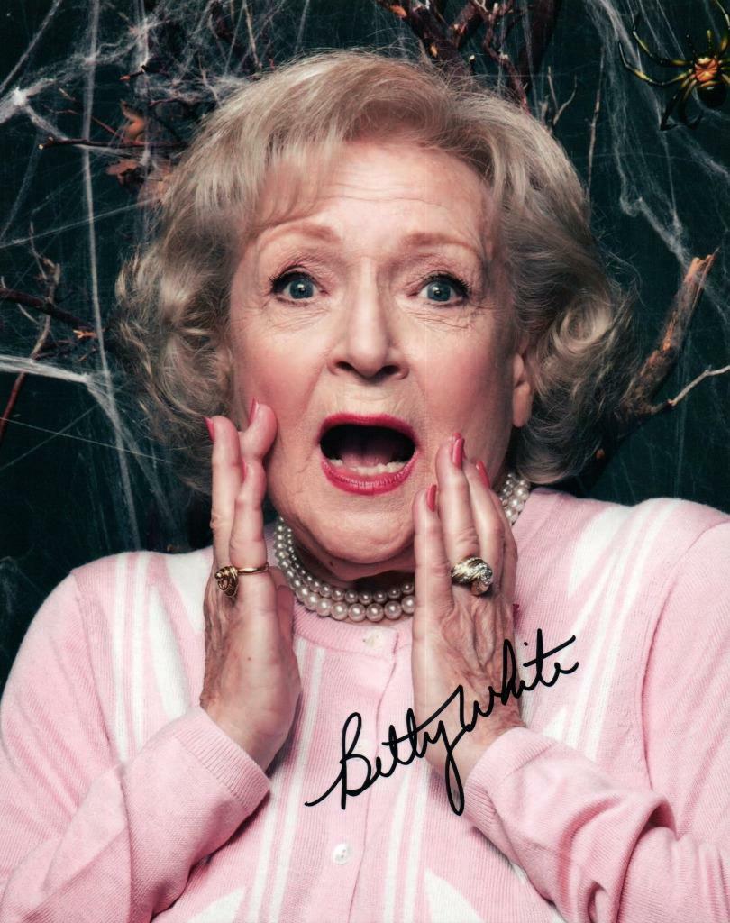 Betty White signed 8x10 Photo Poster painting picture autographed good looking plus COA