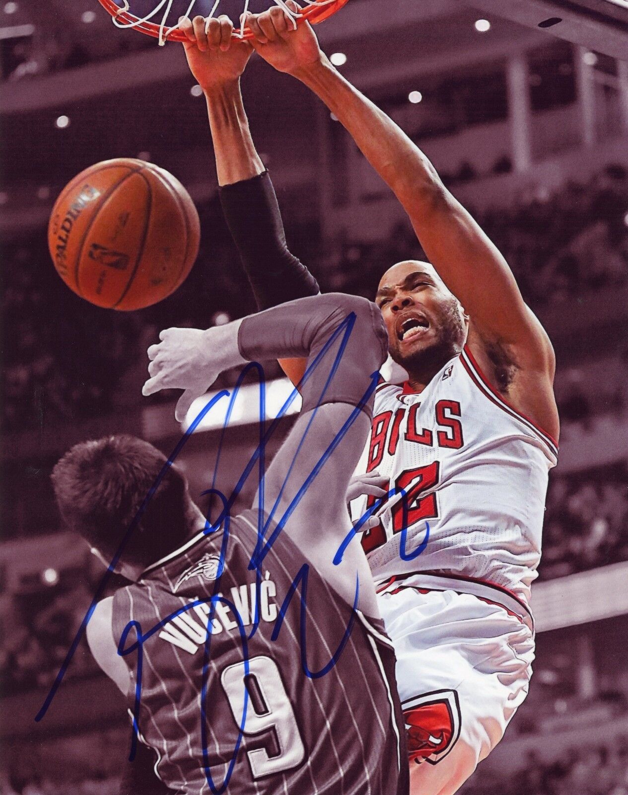 ~~ TAJ GIBSON Authentic Hand-Signed Chicago Bulls DUNK