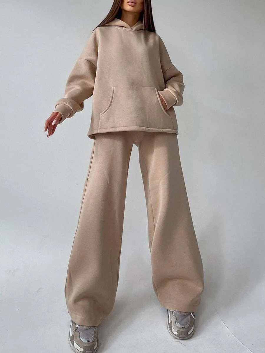 Two-piece suit of solid color hoodie with pockets and sweatpants