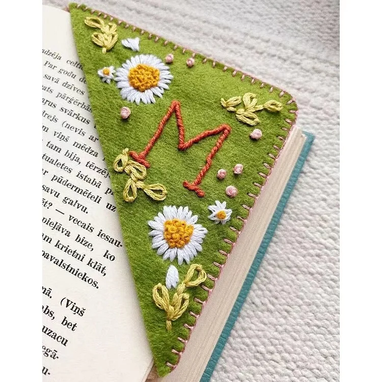 Happinesswink Personalized hand embroidered corner bookmark