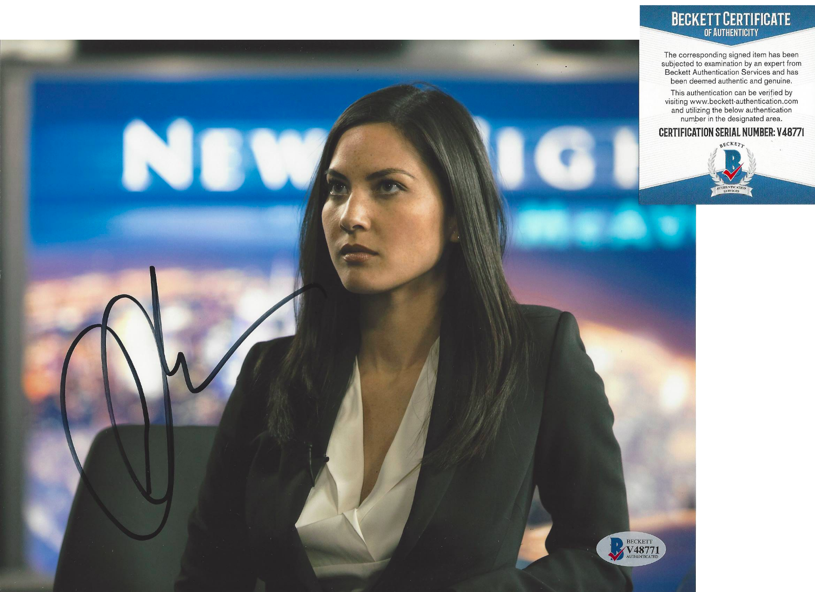 OLIVIA MUNN SEXY ACTRESS SIGNED THE NEWSROOM 8x10 Photo Poster painting E X-MEN BECKETT COA BAS