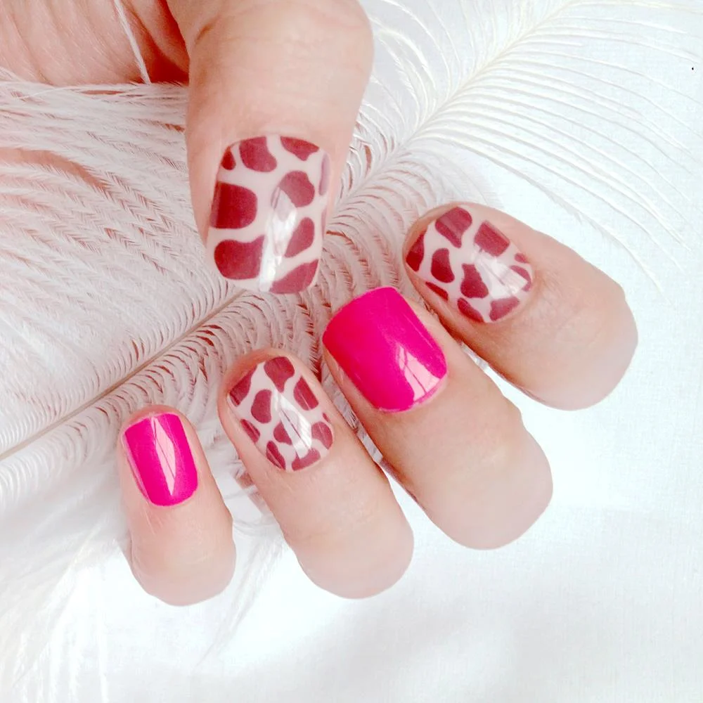 24Pcs Artificial Short Fake Nails 3D Holographic Sequins False Nails With Design DIY Full Cover Finger Tips Manicure Tools-Nail Inspo