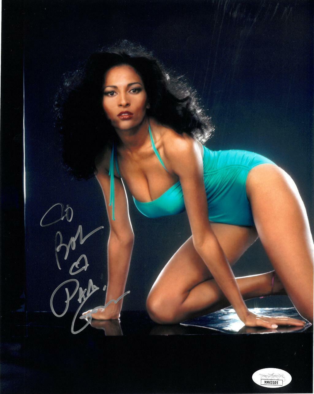 Pam Grier Signed Authentic Autographed 8.5x11 Photo Poster painting JSA #MM43105