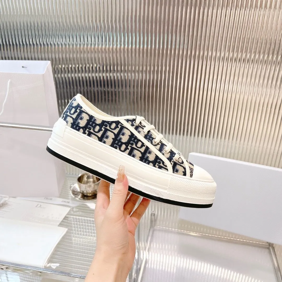 Letter D Presbyopic Embroidered Canvas Shoes 2024 New Thick Bottom Height Increasing Leisure White Shoes Sports Leather Sneakers