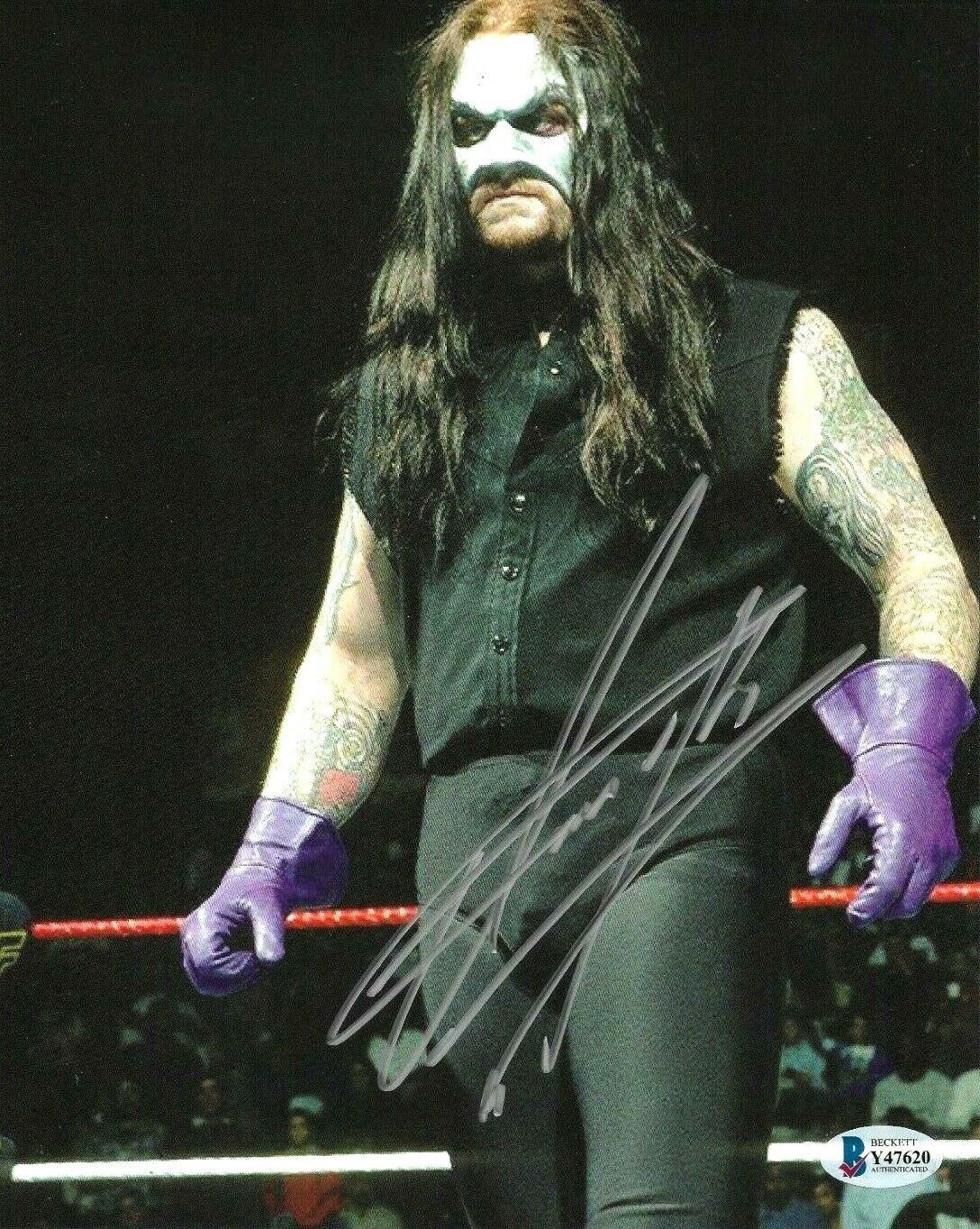 WWE THE UNDERTAKER HAND SIGNED AUTOGRAPHED 8X10 Photo Poster painting WITH BECKETT COA RARE 17