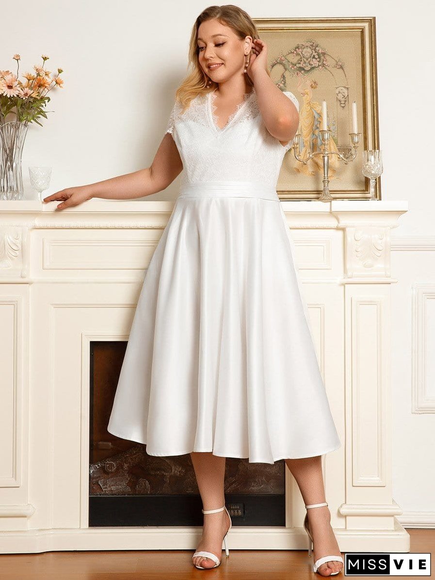 Elegant Plus Size Lace A-line Cocktail Dress with Pockets