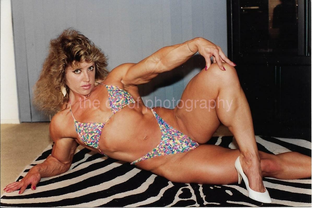 FEMALE BODYBUILDER 80's 90's FOUND Photo Poster painting Color MUSCLE GIRL Original EN 17 33 H