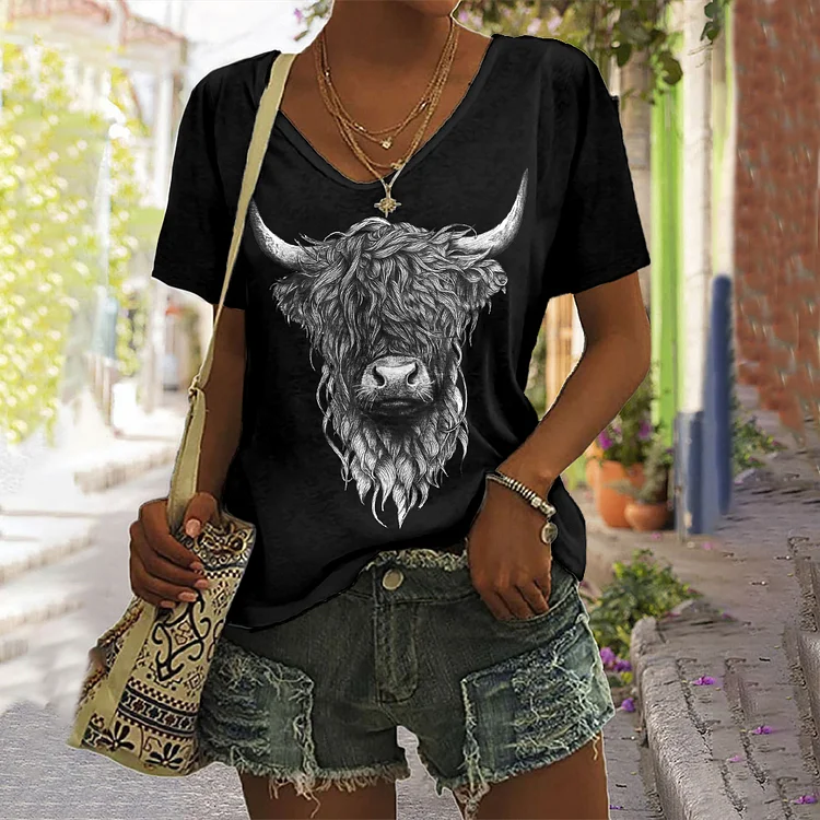 VChics Cute Highland Cow Print V-Neck Casual T-Shirt