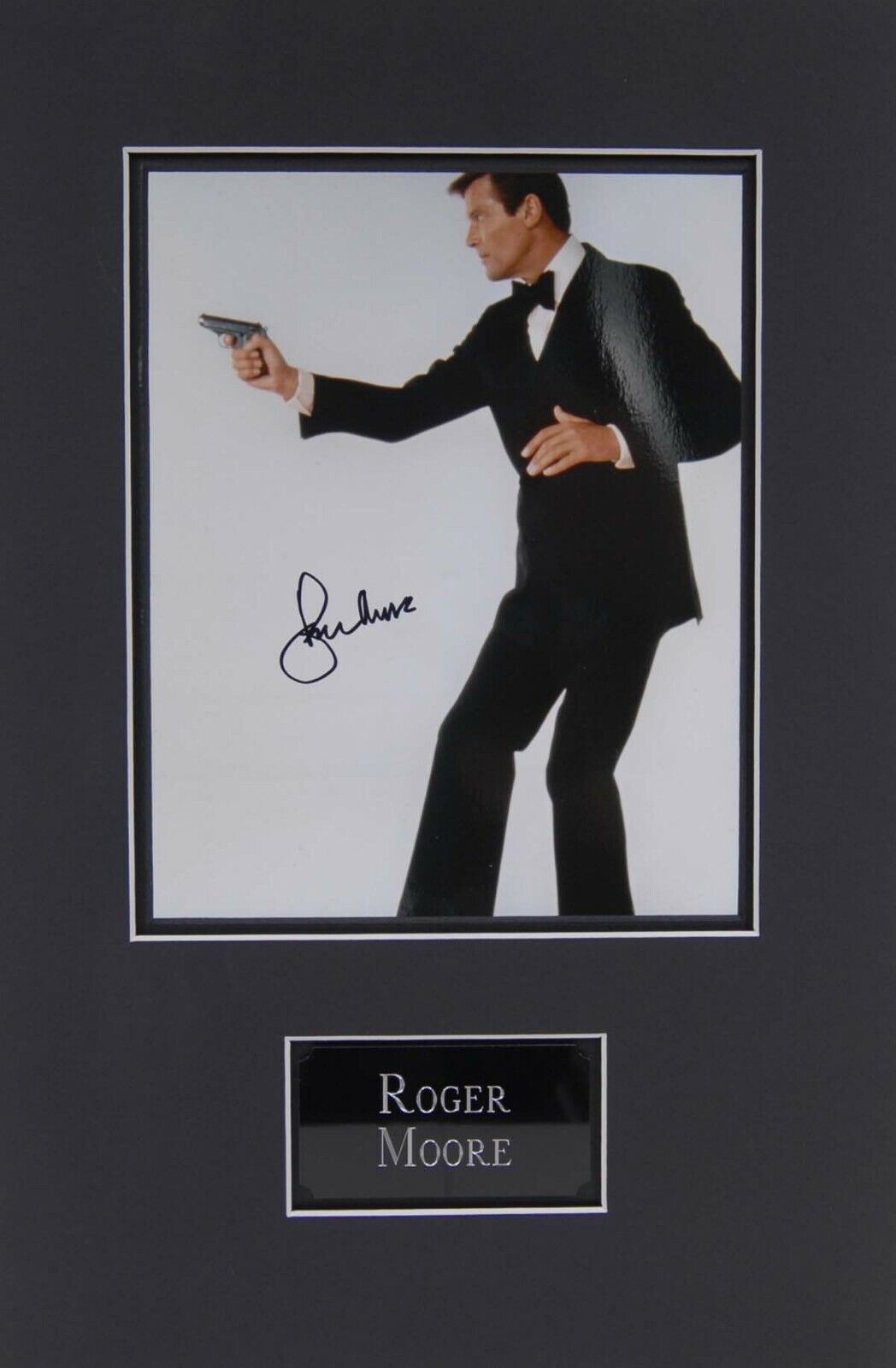 Roger MOORE Signed & Mounted 10x8 Photo Poster painting AFTAL COA James Bond 007