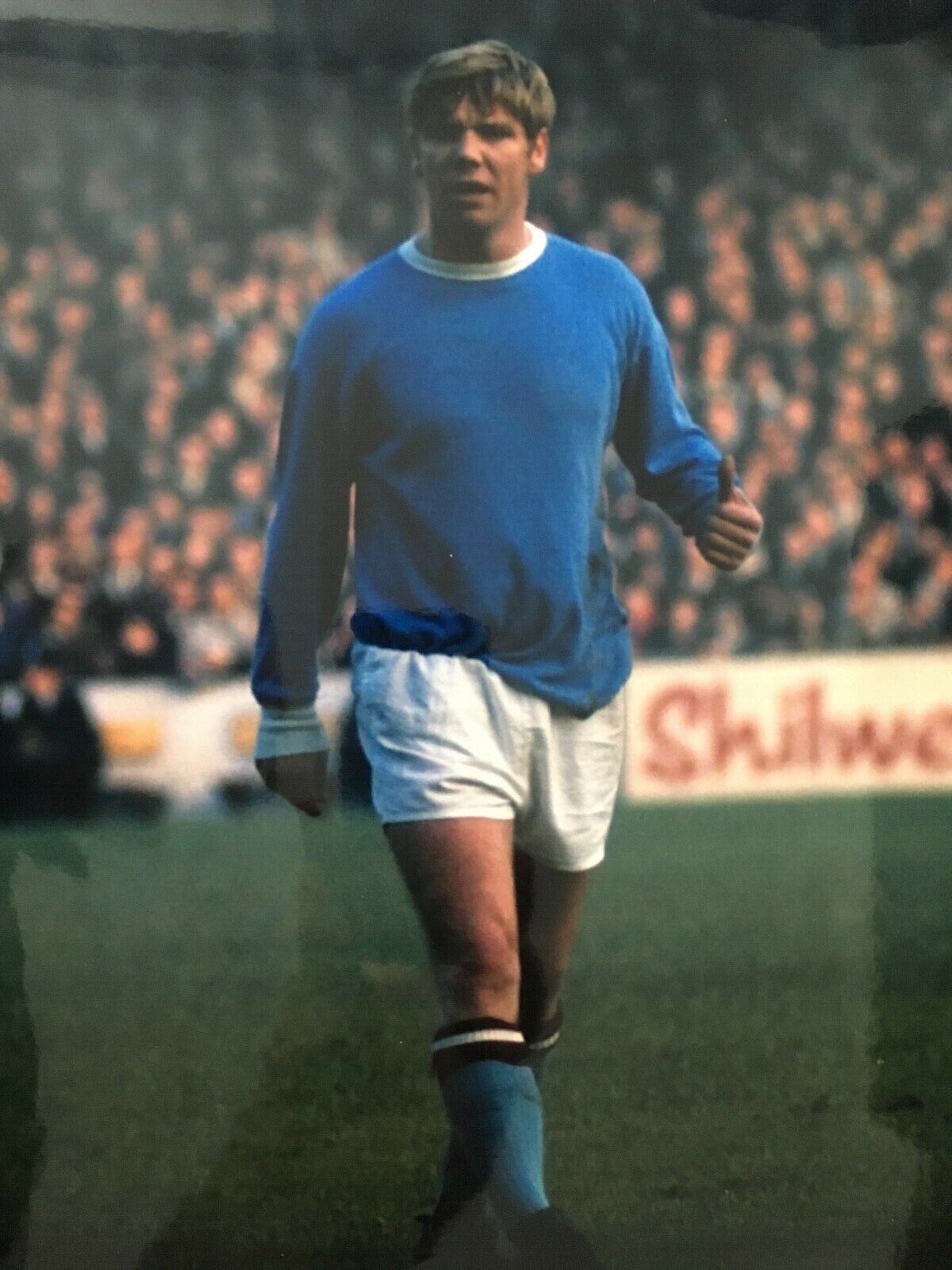 TONY COLEMAN - MANCHESTER CITY LEGEND - BRILLIANT UNSIGNED Photo Poster paintingGRAPH