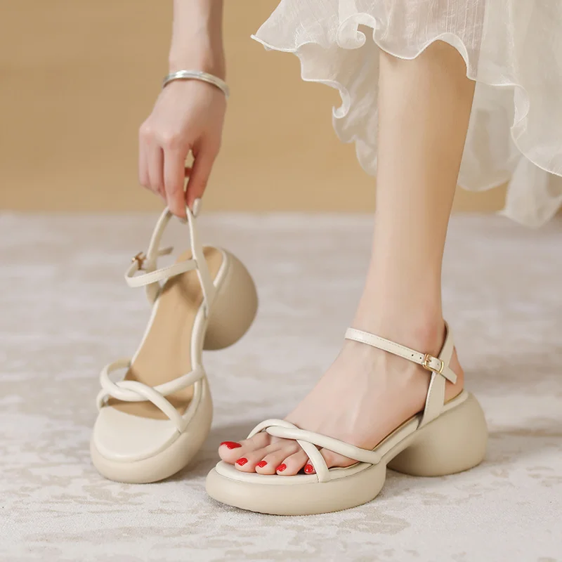 Uveng Uveng Cake Thick Bottom High-End Small-Sized Dress 2024 New Spun On The Feeling Of Casually Wearing Roman Sandals