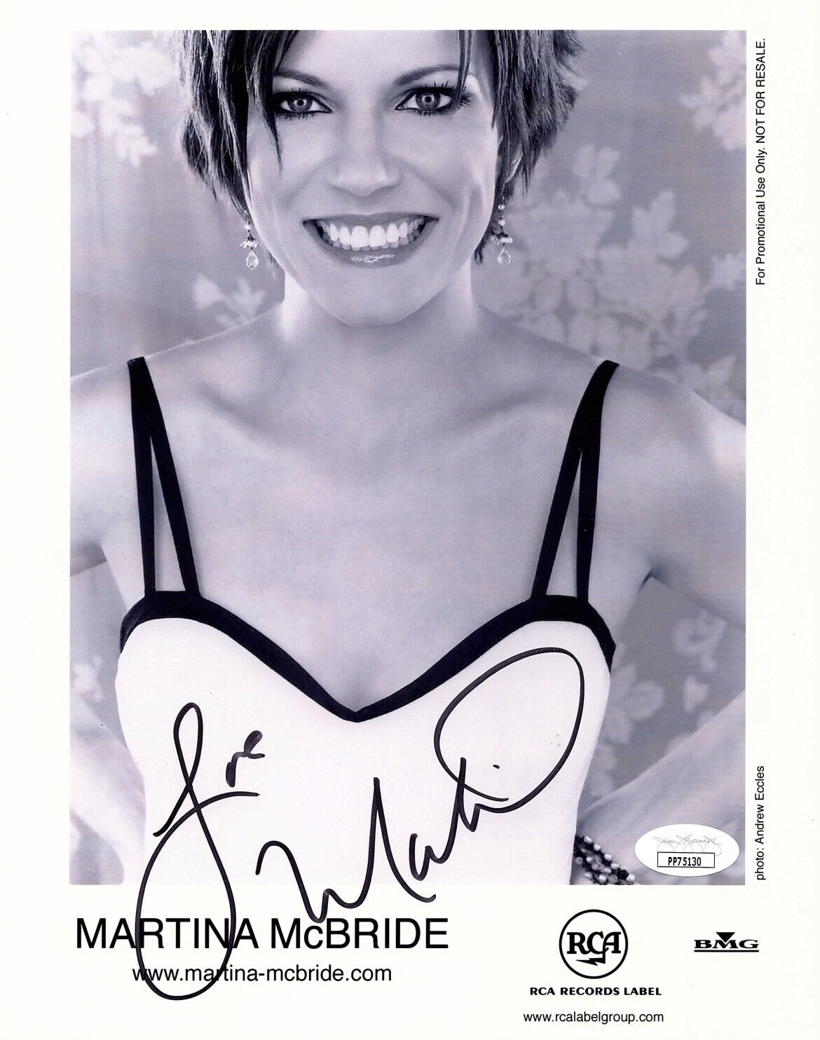 MARTINA McBRIDE Autograph Hand SIGNED 8x10 Photo Poster painting Country Music JSA CERTIFIED