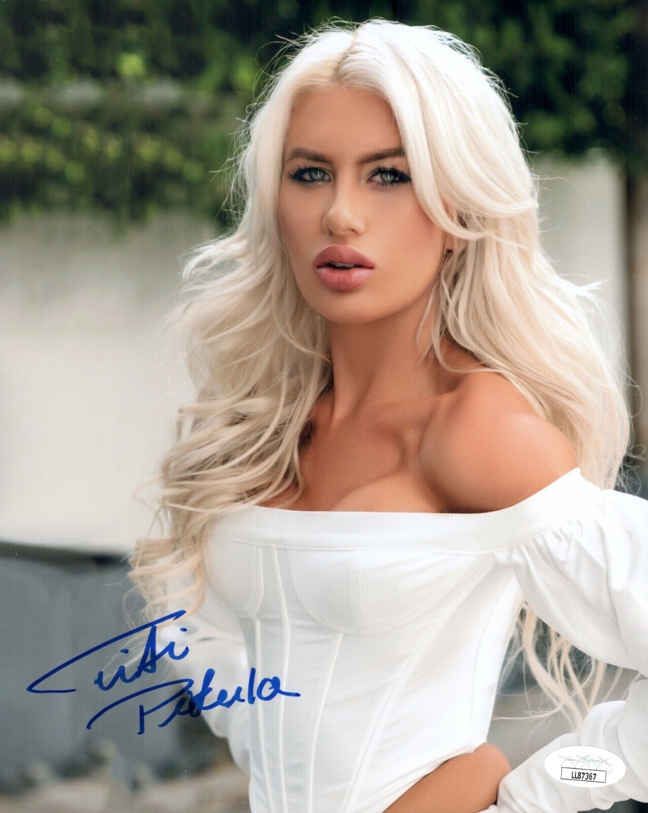 TITI PIKULA Hand Signed SEXY Model 8x10 Photo Poster painting IN PERSON Autograph JSA COA Cert