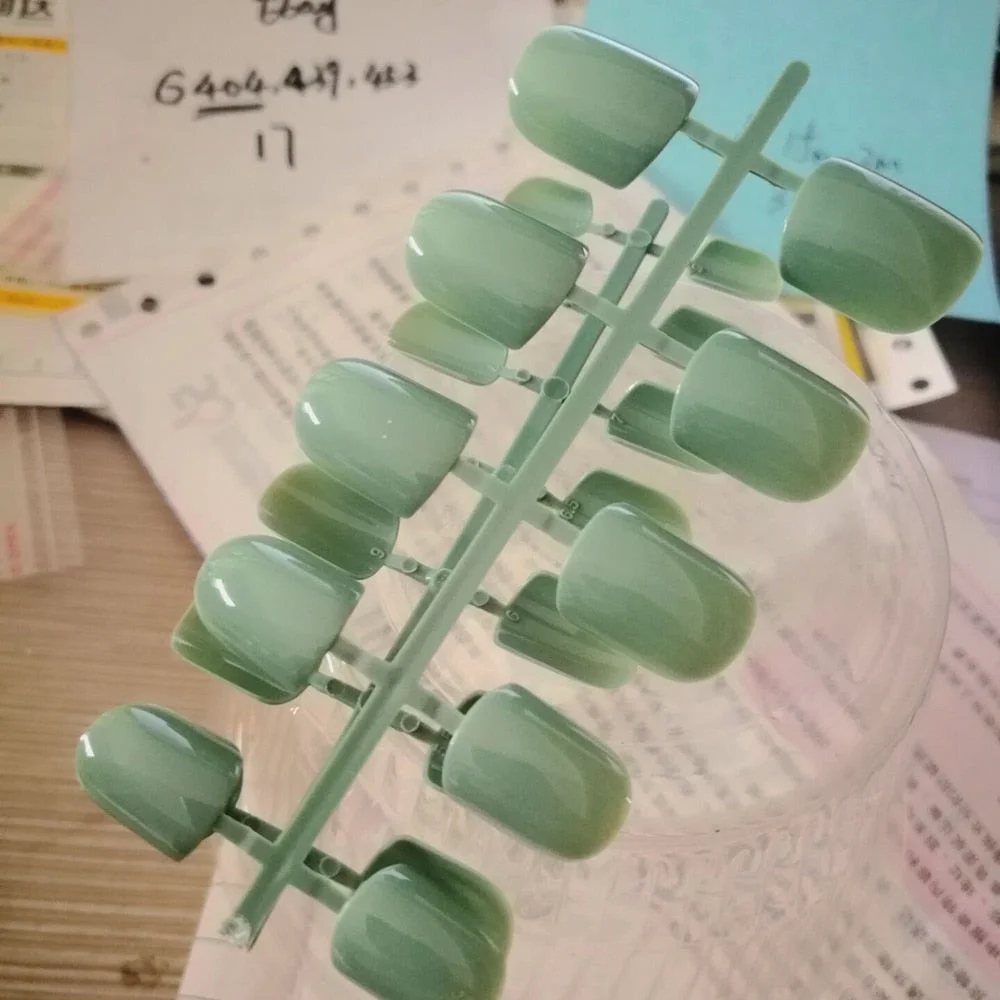 Shine Light Chocolate Color Brown 24 Pcs Sweet Candy Short Purple Red Artificial False Fake Nails Full Wrapped Tips-Nail Inspo