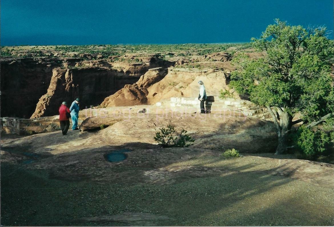 Hole Tourists FOUND Photo Poster paintingGRAPH Color Original Snapshot VINTAGE Original 910 11