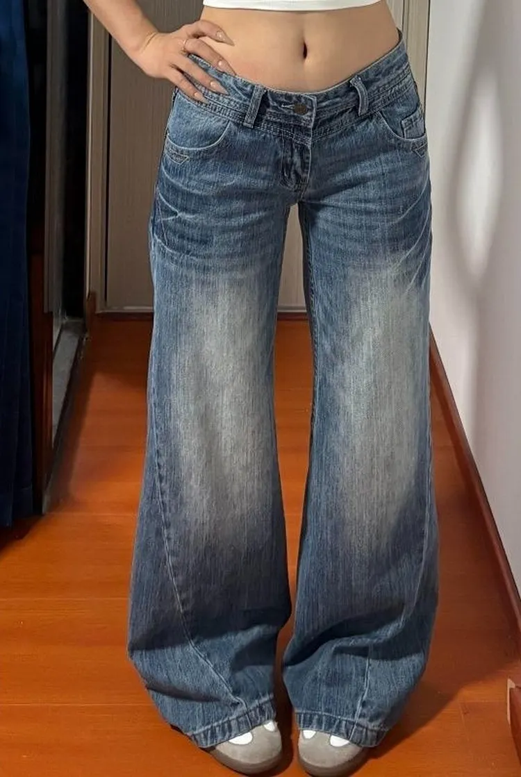 Low Rise Flared Jeans in Washed Lightning Blue Women's Relaxed Fit