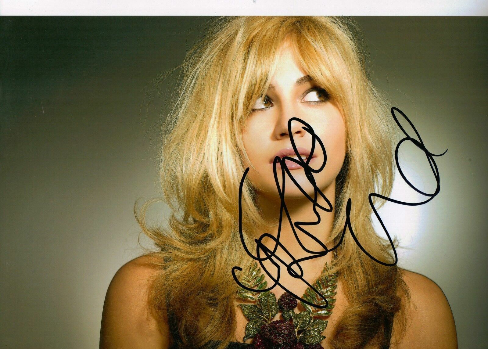 Pixie Lott Genuine Hand Signed 12X8 Photo Poster painting