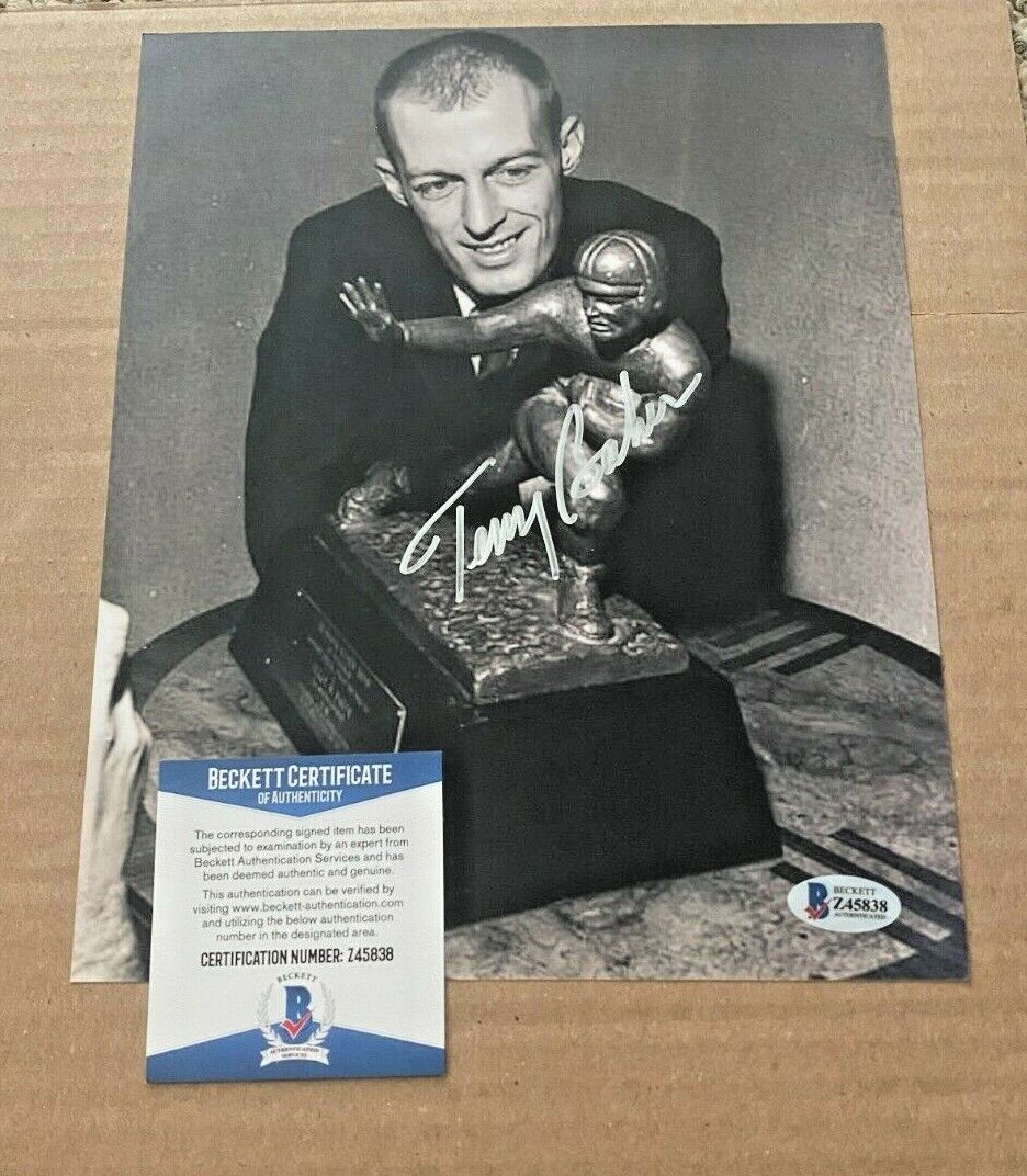 TERRY BAKER SIGNED OREGON STATE 8X10 Photo Poster painting BECKETT CERTIFIED HEISMAN TROPHY