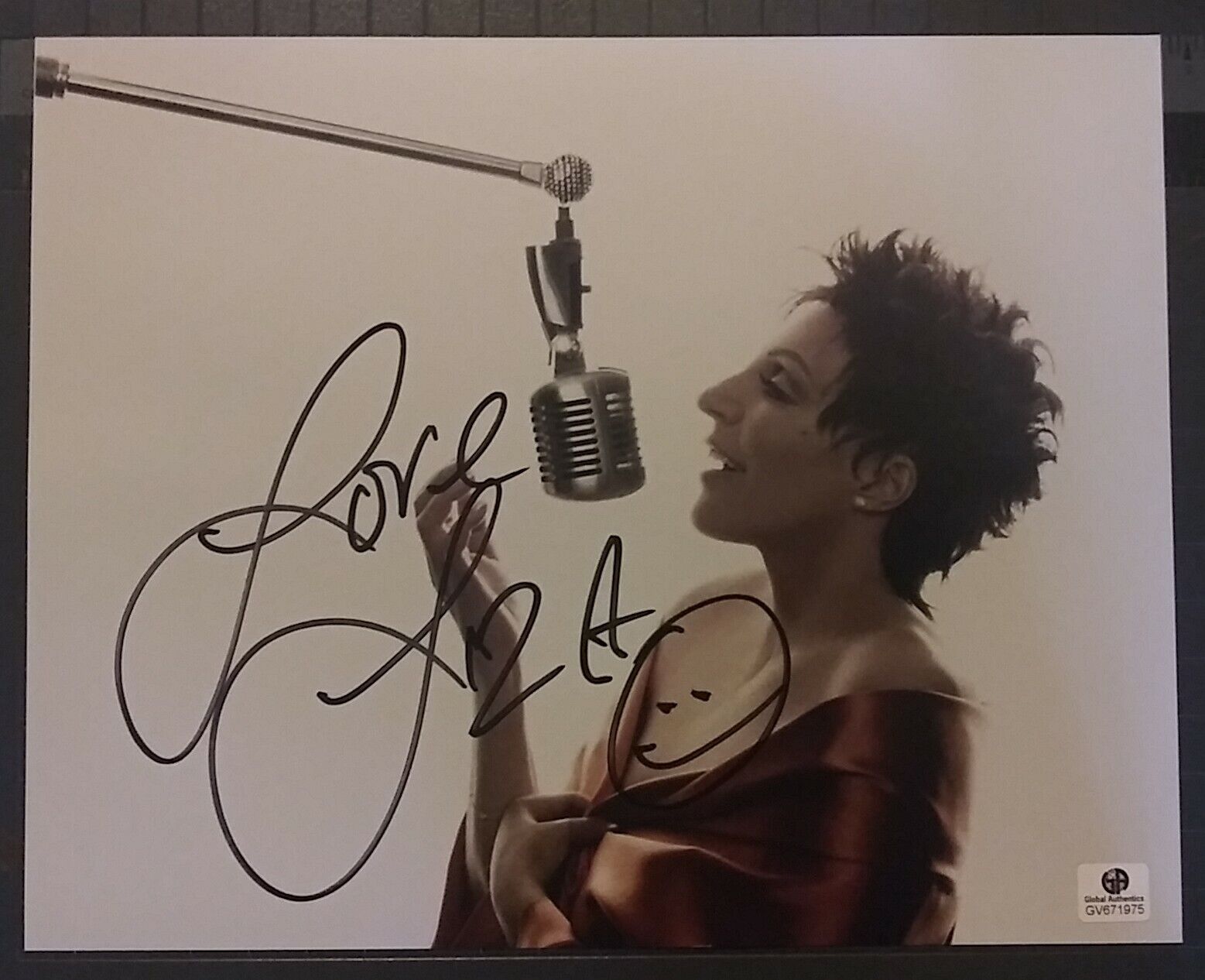 Liza Minnelli signed 8x10 COA GAI